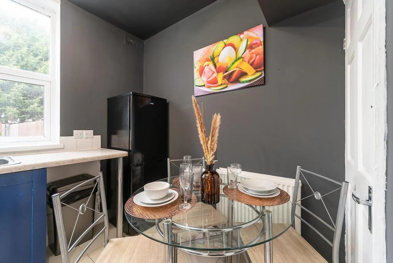 Hébergement de vacances Private Parking Home Away From Home Fresh 2 Bedroom Garden Kingston upon Hull