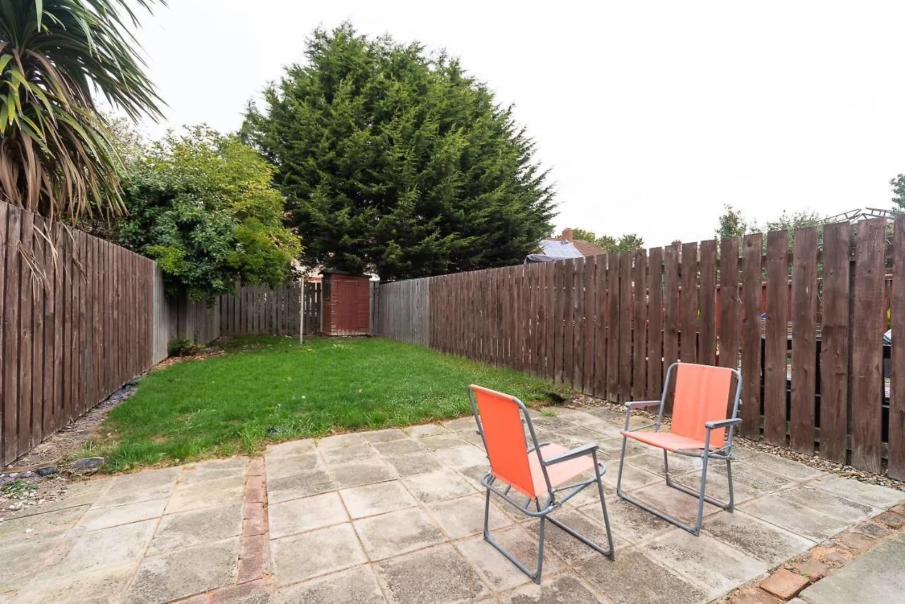 Hébergement de vacances Private Parking Home Away From Home Fresh 2 Bedroom Garden Kingston upon Hull