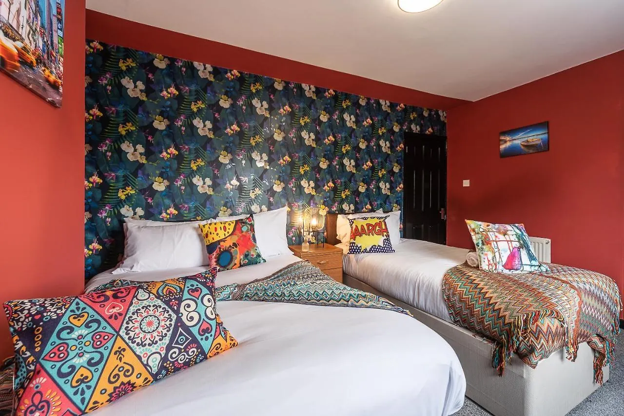 Private Parking Home Away From Home Fresh 2 Bedroom Garden Kingston upon Hull 0*,